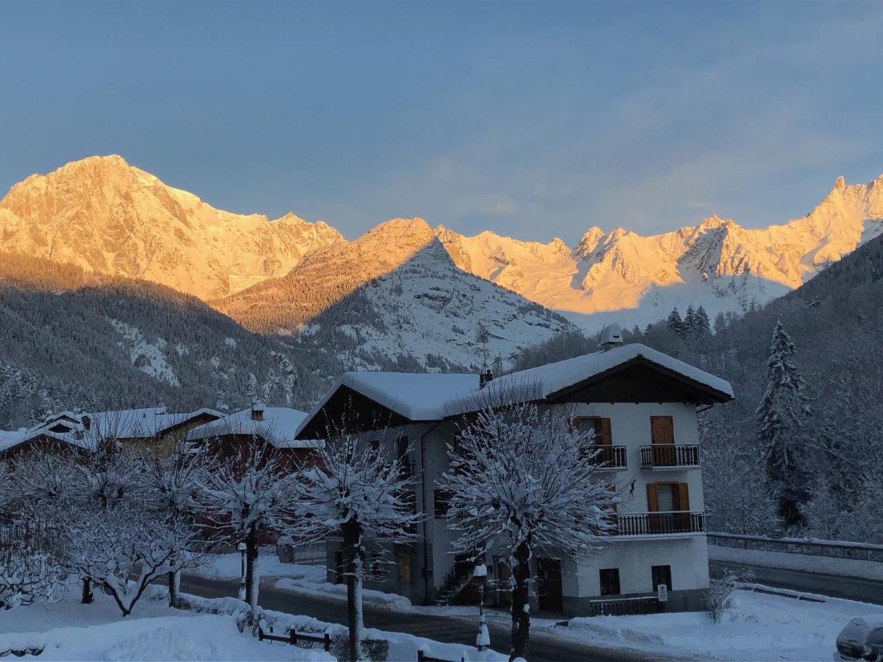 Hotel Edelweiss Pré-Saint-Didier Екстериор снимка
